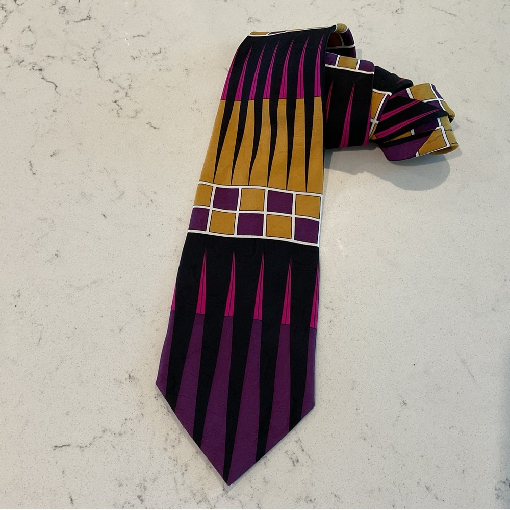 100% Silk MBP Gold Label Men’s Tie. Handsome Tie Abstract Purples, gold & black.